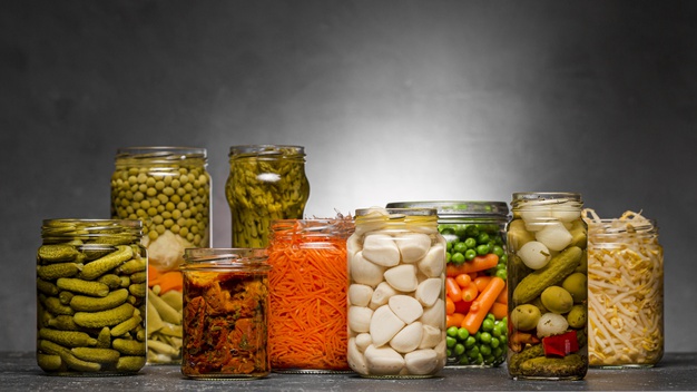 Vue-avant-assortiment-legumes-marines-dans-bocaux-verre_23-2148738074 La Fourmilière