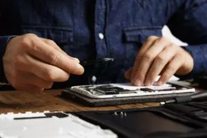 Repair-8340222_1280 La Fourmilière