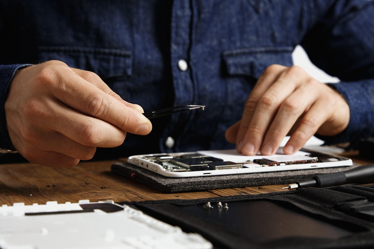 Repair-8340222_1280 La Fourmilière